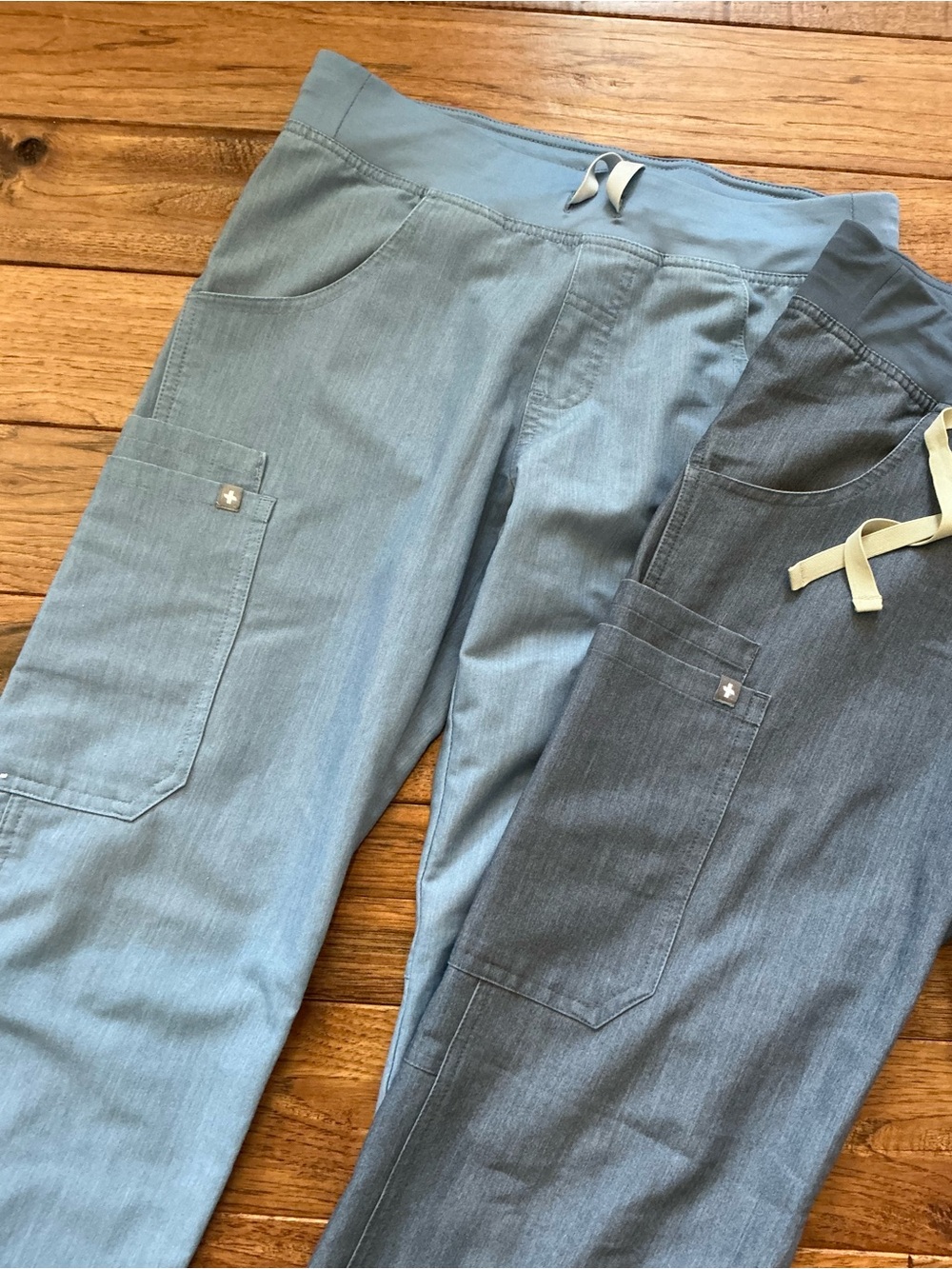FIGS Brushed Heather Denim Look Scrub Pants, bundle of 2, XS - Picture 2 of 8